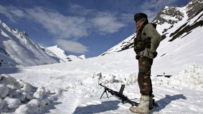 जम्मू-कश्मीर: बर्फीले तूफान की चपेट में आर्मी पोस्ट, 3 जवान शहीद