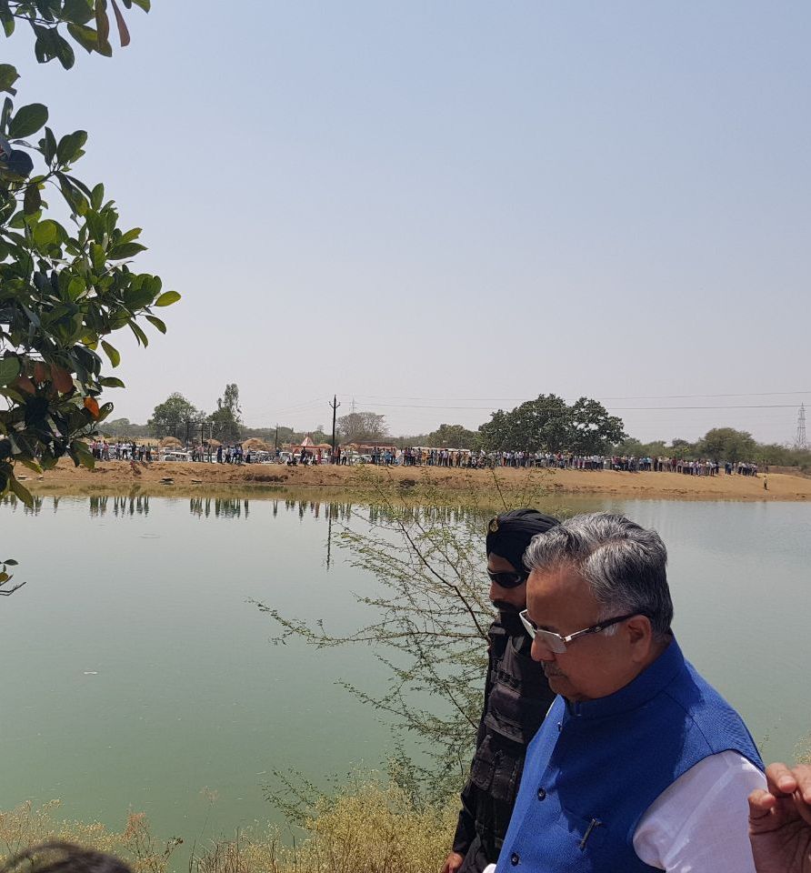 मुख्यमंत्री ने किया तालाब निरीक्षण : गहरीकरण के लिए 15 लाख रूपए तत्काल मंजूर