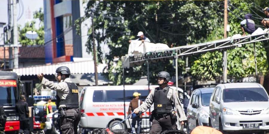 इंडोनेशिया: 10 मिनट के भीतर 3 चर्चों पर आत्मघाती हमला, 9 की मौत