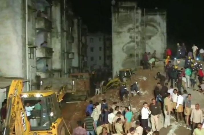 अहमदाबाद में गिरी 4 मंजिला इमारत, मलबे से तीन लोग निकाले गए, रेस्क्यू ऑपरेशन जारी