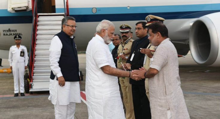 प्रधानमंत्री नई दिल्ली के लिए रवाना हुए मुख्यमंत्री ने माना एयरपोर्ट पर दी भावभीनी बिदाई