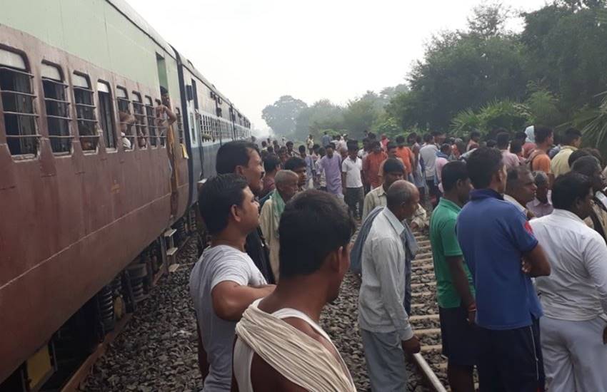 पंजाब: दशहरे के मौके पर ट्रेन की चपेट में आने से 50 से ज्यादा की मौत