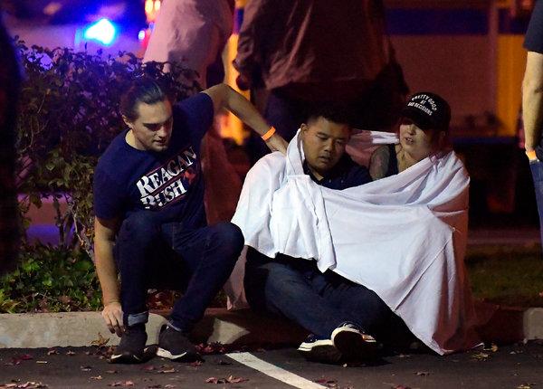 कैलिफोर्निया के बार में अंधाधुंध फायरिंग, हमलावर समेत 13 लोगों की मौत