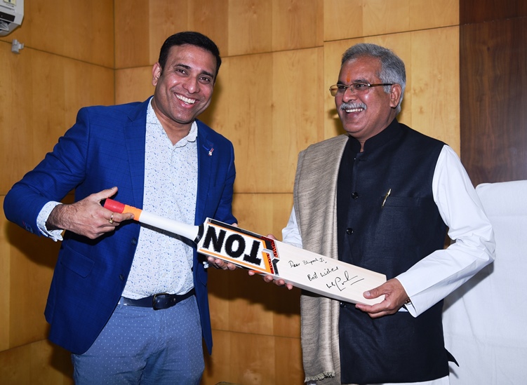 मुख्यमंत्री से अंतर्राष्ट्रीय क्रिकेट खिलाड़ी व्ही.व्ही.एस. लक्ष्मण की सौजन्य मुलाकात