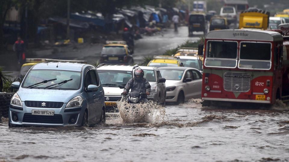 मुंबई में अगले 24 घंटे में भारी बारिश की चेतावनी