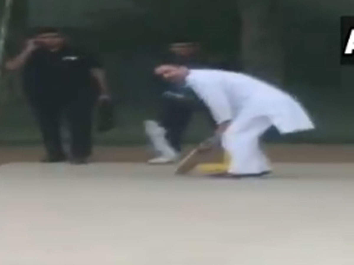 जब क्रिकेटर बने राहुल गांधी, लगाए चौके-छक्के