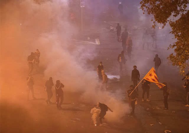 स्पेन: PM ने अलगाववादी प्रदर्शनकारियों को चेताया