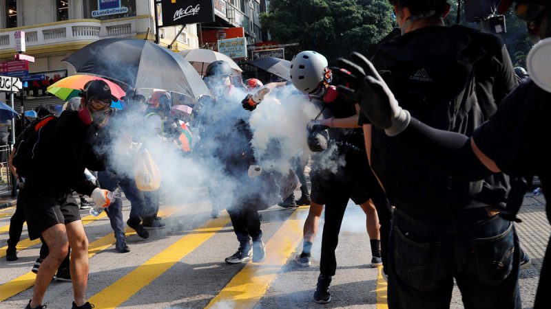 हॉन्ग कॉन्ग में मार्च, पुलिस ने आंसू गैस के गोले छोड़े