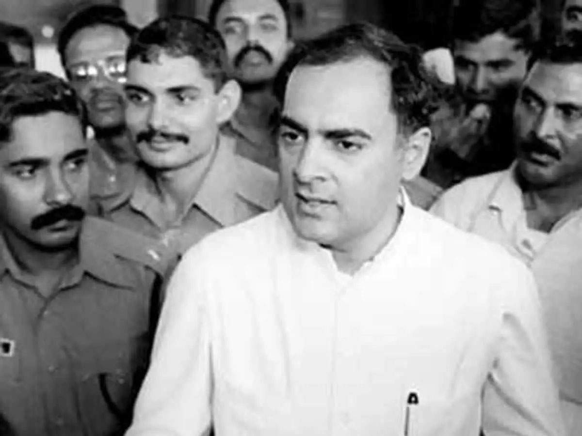 राजीव गांधी के हत्‍यारे को मिली 15 दिन की परोल