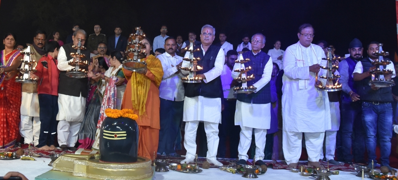 मुख्यमंत्री ने किया राजिम माघी पुन्नी मेले का शुभारंभ : साधु-संतों के पावन सानिध्य में राजिम माघी पुन्नी मेला का भव्य शुभारंभ
