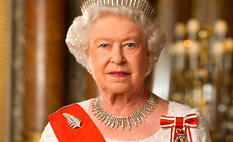 ब्रिटेन की महारानी एलिजाबेथ द्वितीय को एहतियात के तौर पर विंडसर कैसल में स्थानांतरित किया गया