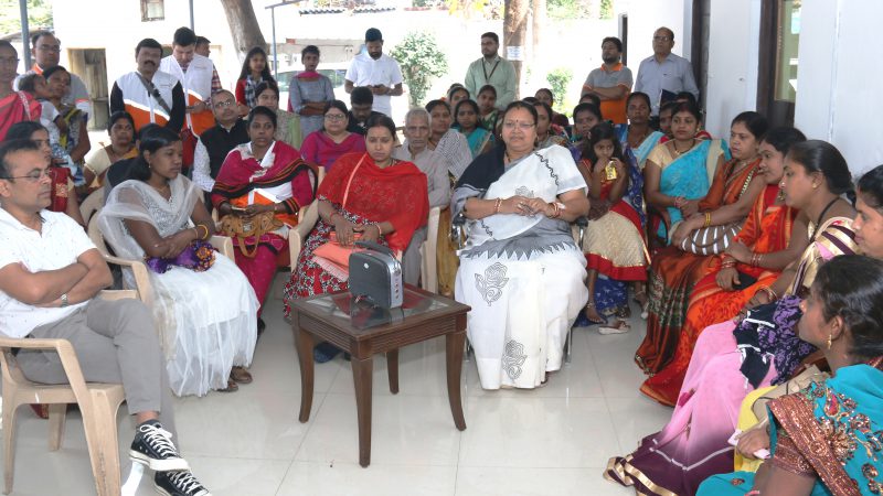 अंतर्राष्ट्रीय महिला दिवस: मंत्री श्रीमती भेंड़िया ने महिलाओं संग सुनी ‘लोकवाणी’