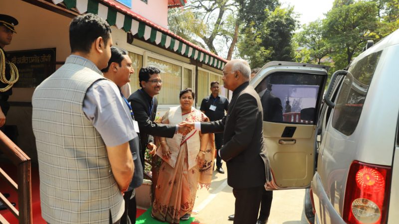 राष्ट्रपति कोविंद का राज्यपाल के सचिव बोरा ने किया आत्मीय स्वागत