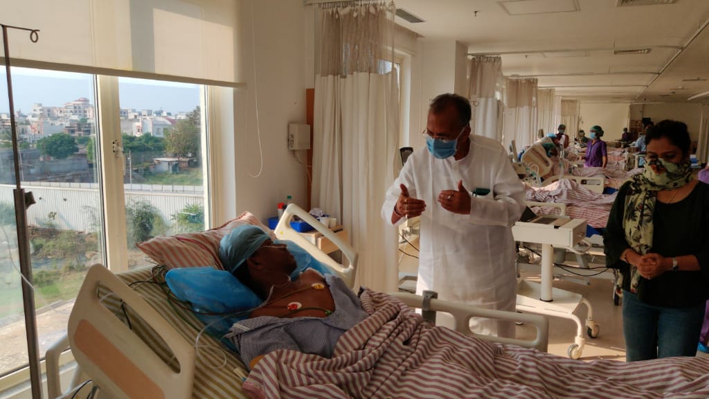 गृह मंत्री ने सुकमा में नक्सली मुठभेड़ में जवानों के शहादत को किया नमन : अस्पताल पहुँचकर घायलों के स्वास्थ्य लाभ की कामना की