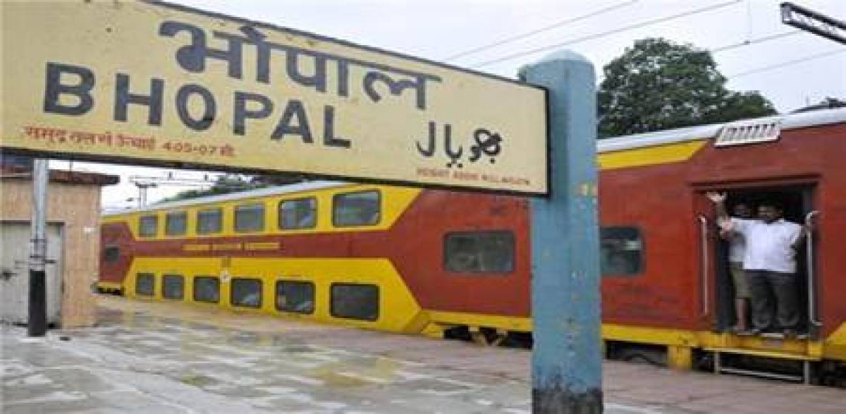 भोपाल और इंदौर की सीमाओं को कड़ाई से सील करें : मुख्यमंत्री चौहान