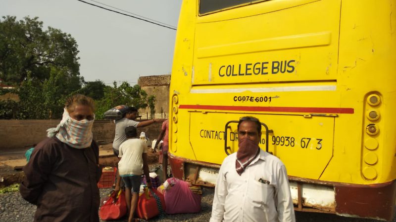 श्रमिक परिवारों को पहुचाने की गई बसों की व्यवस्था