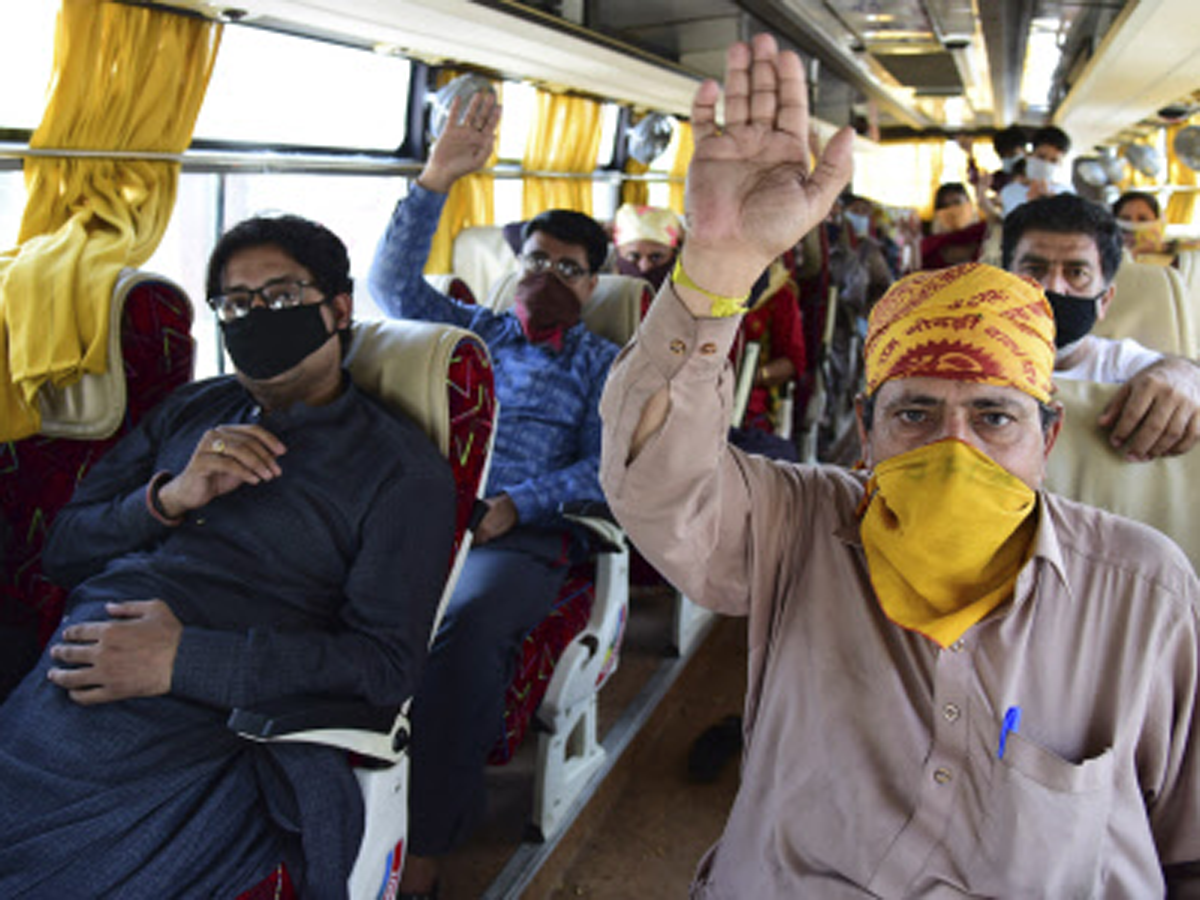 भारत में फंसे करीब 200 पाक नागरिक घर लौटे