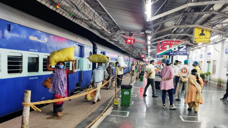 अहमदाबाद और कटरा स्पेशल श्रमिक टेन से 1330 श्रमिक सकुशल पहुंचे चांपा