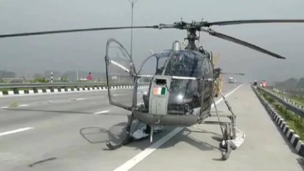 भारतीय वायुसेना के चीता हेलीकॉप्टर ने ईस्टर्न पेरिफेरल एक्सप्रेस-वे पर एहतियाती लैंडिंग की