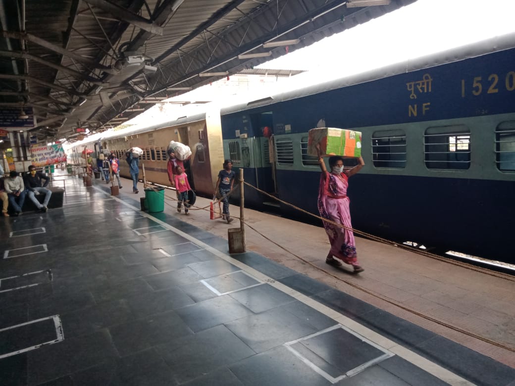 विशेष श्रमिक ट्रेन : अजमेर से चांपा पहुंचे-90 श्रमिक: मुख्यमंत्री के प्रति जताया आभार