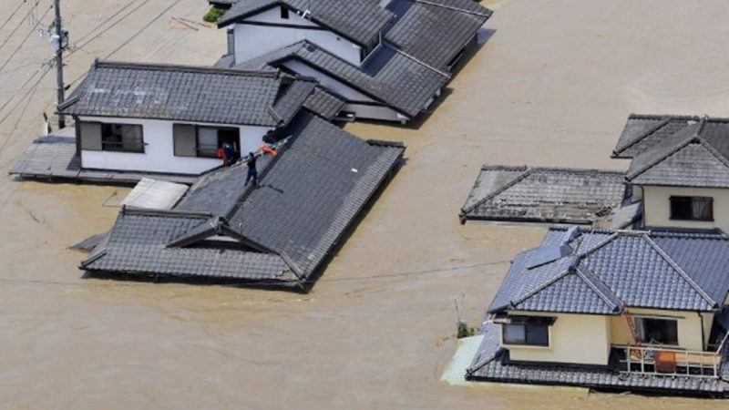 जापान में भारी बारिश और बाढ़ का तांडव