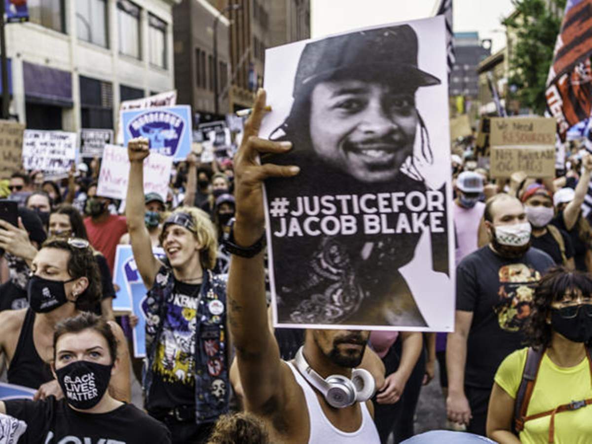 अश्वेत मुद्दे पर फिर जला अमेरिका, हिंसा रोकने के लिए स्टेट इमरजेंसी का ऐलान