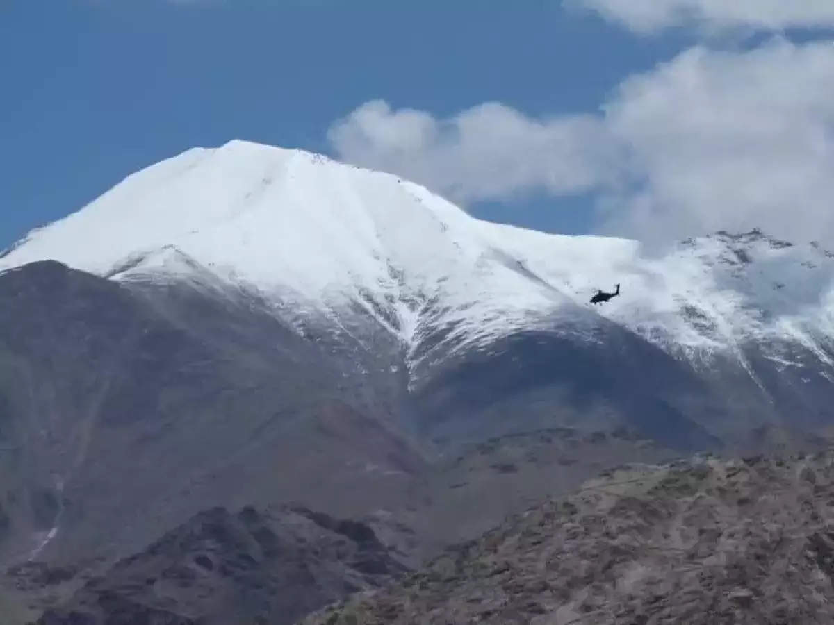 Ladakh Standoff: 30वीं मंजिल सी ऊंचाई पर बैठी भारतीय सेना, 9 चीनी सैनिकों पर भारी होगा एक जवान