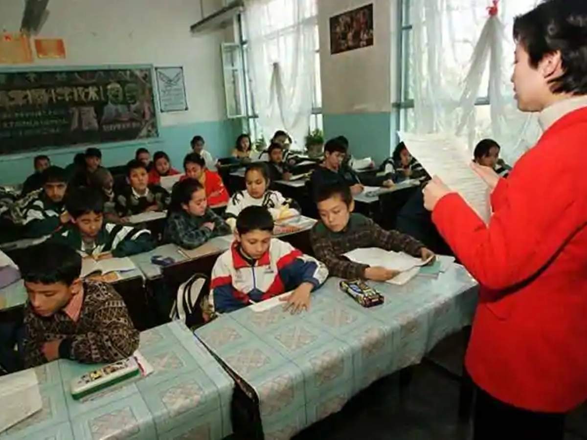 चीन में हजारों उइगर मुस्लिम बच्चे 'अनाथ', डिटेंशन कैंपों में कैद हैं माता-पिता