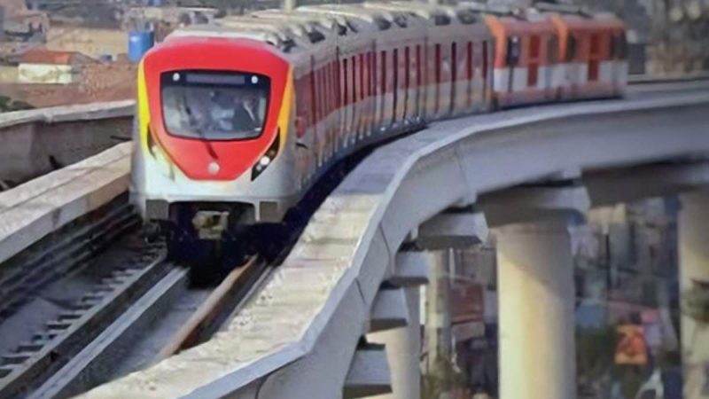 पाकिस्तान में मेट्रो लाइन एक और उद्धाटन दो, सरकार और विपक्ष ने अलग-अलग काटा फीता