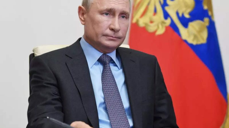 रूस: कैंसर से पीड़ित व्लादिमीर पुतिन छोड़ सकते हैं पद, राष्ट्रपति के आलोचक ने किया दावा