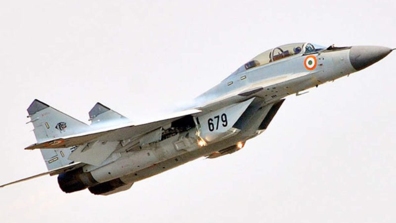 MIG-29 Crash: नौसेना को अरब सागर में मिला क्रैश हुए MiG-29K का मलबा, पायलट की तलाश तेज