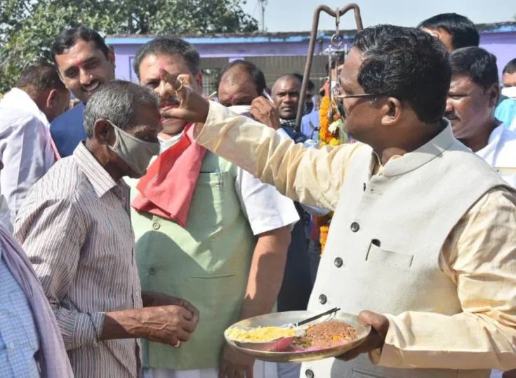 राज्य में किसानों से समर्थन मूल्य पर धान खरीदी शुरू खाद्य मंत्री ने ग्राम कुम्हारी में पूजा-अर्चना कर किया शुभारंभ