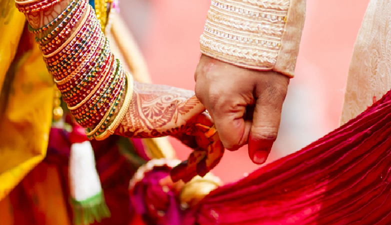 आंध्र प्रदेश में नाबालिग जोड़े ने की क्लासरूम में शादी! सोशल मीडिया पर वीडियो वायरल