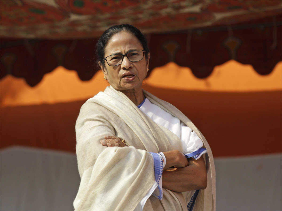 West Bengal Election: 1998 के बाद अब 2020 में पहली बार इतनी तेजी से बिखरी TMC, कहीं ये मोह ले न डूबे ममता दीदी को !