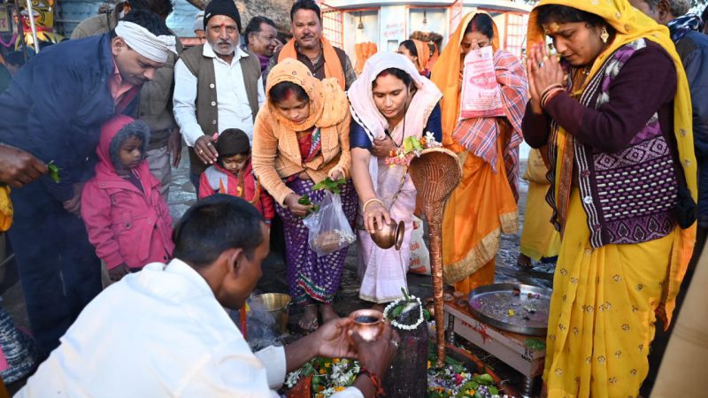 राजिम माघी पुन्नी मेला का शुभारंभ : माघ पूर्णिमा पर श्रद्धालुओं ने लगाई त्रिवेणी संगम में डुबकी