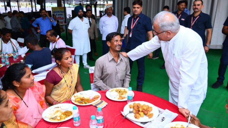 मुख्यमंत्री की आत्मीय मेजबानी से अभिभूत हुए बस्तर संभाग के मेहमान