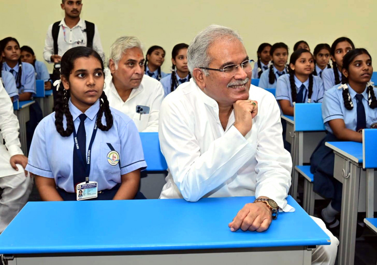 स्वामी आत्मानंद उत्कृष्ट स्कूलों में हर वर्ग के बच्चों को मिल रही है निःशुल्क उत्कृष्ट शिक्षा