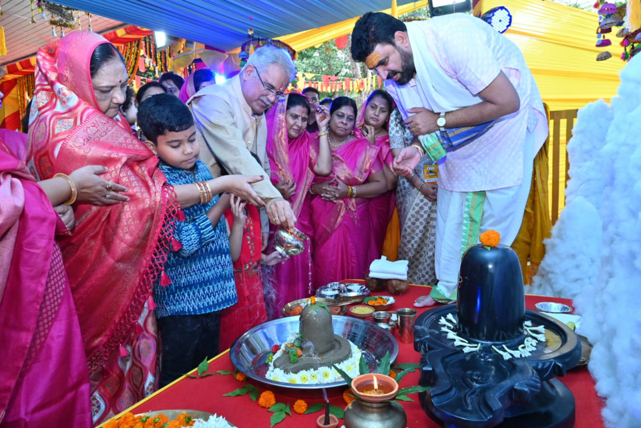 मुख्यमंत्री निवास में धूमधाम से मनाया गया तीजा-पोरा तिहार : मुख्यमंत्री बघेल ने करु भात खिलाने से लेकर साज-श्रृंगार और विदाई की निभाई रस्में