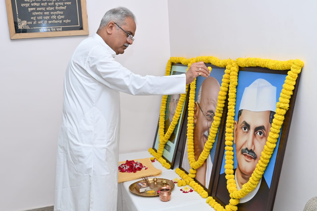 मुख्यमंत्री ने राष्ट्रपिता महात्मा गांधी,पूर्व प्रधानमंत्री स्वर्गीय लाल बहादुर शास्त्री और शायर हाजी हसन अली को उनकी जयंती पर किया नमन