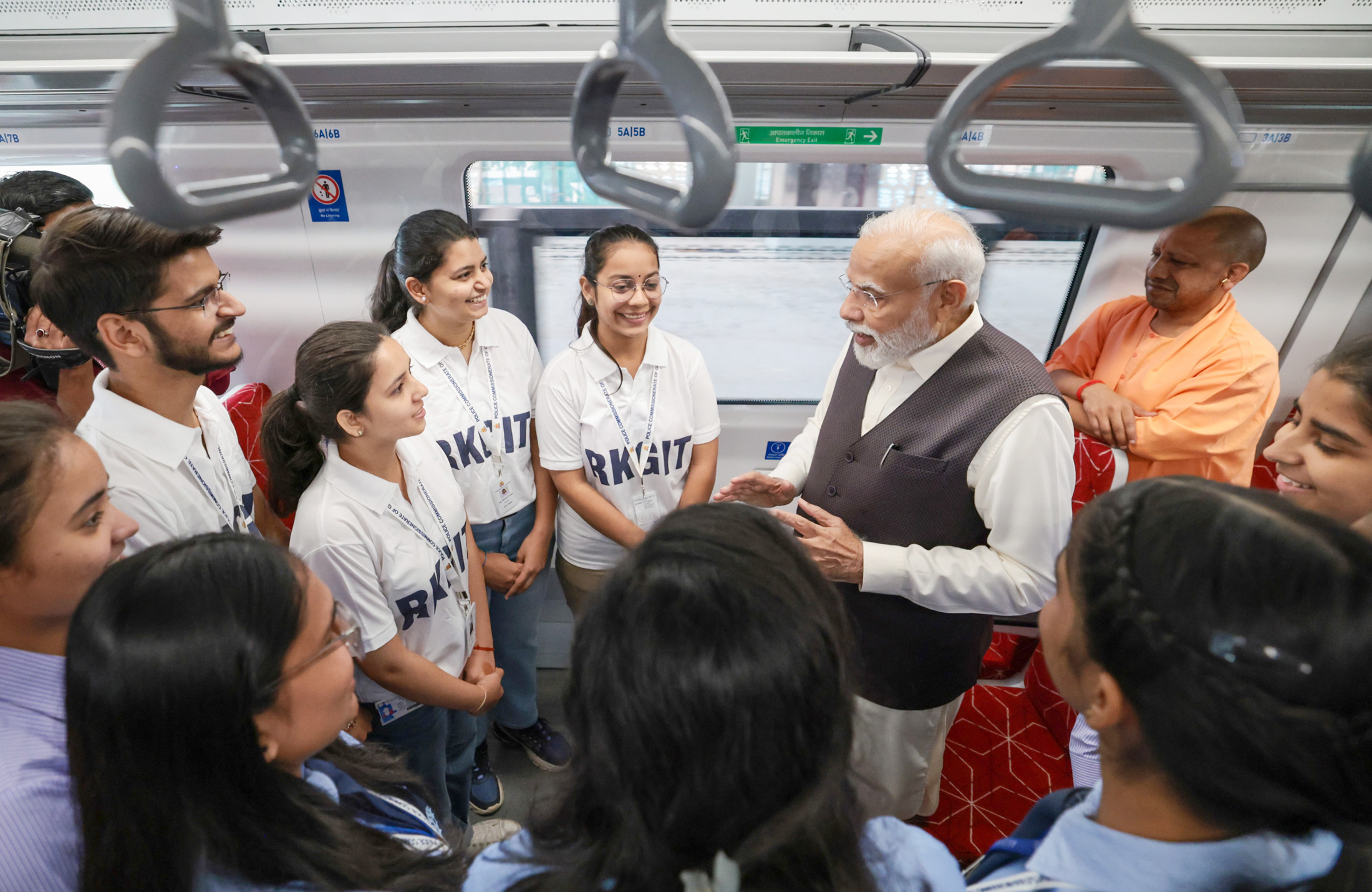प्रधानमंत्री ने रीजनल रैपिड रेल नमो भारत में यात्रा की