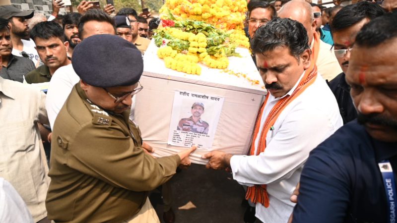 दुख की घड़ी में छत्तीसगढ़ सरकार शहीद जवान के परिजन के साथ हैं – उपमुख्यमंत्री विजय शर्मा