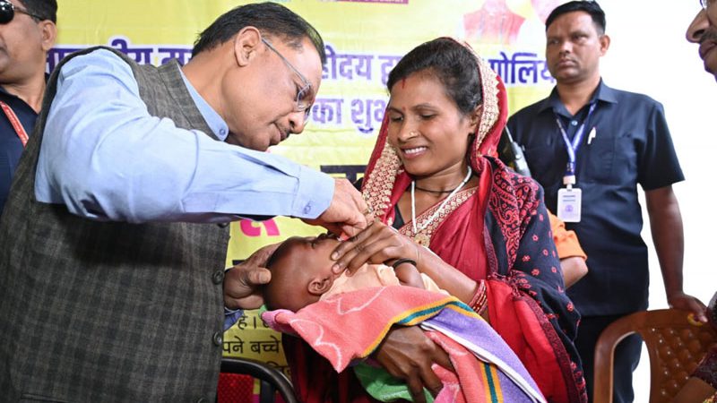 मुख्यमंत्री ने बच्चों को दवा पिलाकर राष्ट्रीय सघन पल्स पोलियो अभियान का किया शुभारंभ