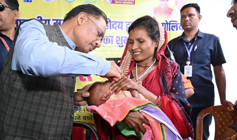 मुख्यमंत्री ने बच्चों को दवा पिलाकर राष्ट्रीय सघन पल्स पोलियो अभियान का किया शुभारंभ