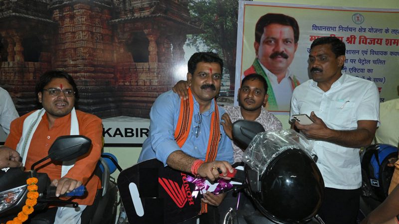 दिव्यांगों के सपनों को मिली नई उड़ान :उपमुख्यमंत्री विजय शर्मा के प्रयासों से मोटर चलित स्कूटी पाकर दिव्यांगजन हुए खुश