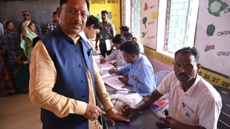 मुख्यमंत्री विष्णु देव साय ने गृह ग्राम बगिया में किया मतदान, जनता से की मतदान की अपील