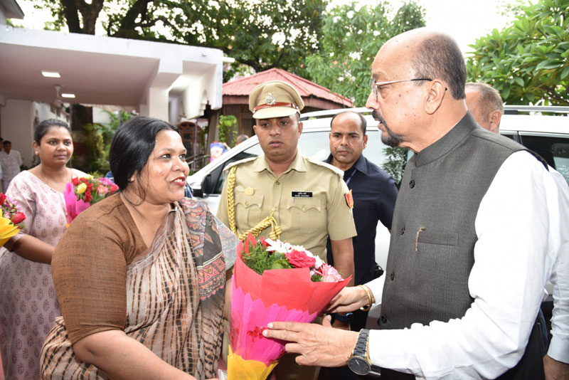 छत्तीसगढ़ के मनोनीत राज्यपाल रमेन डेका का राजभवन पहुंचने पर किया गया आत्मीय स्वागत