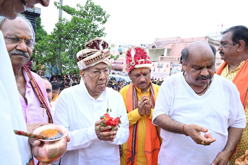 रथयात्रा महोत्सव में शामिल हुए राज्यपाल हरिचंदन