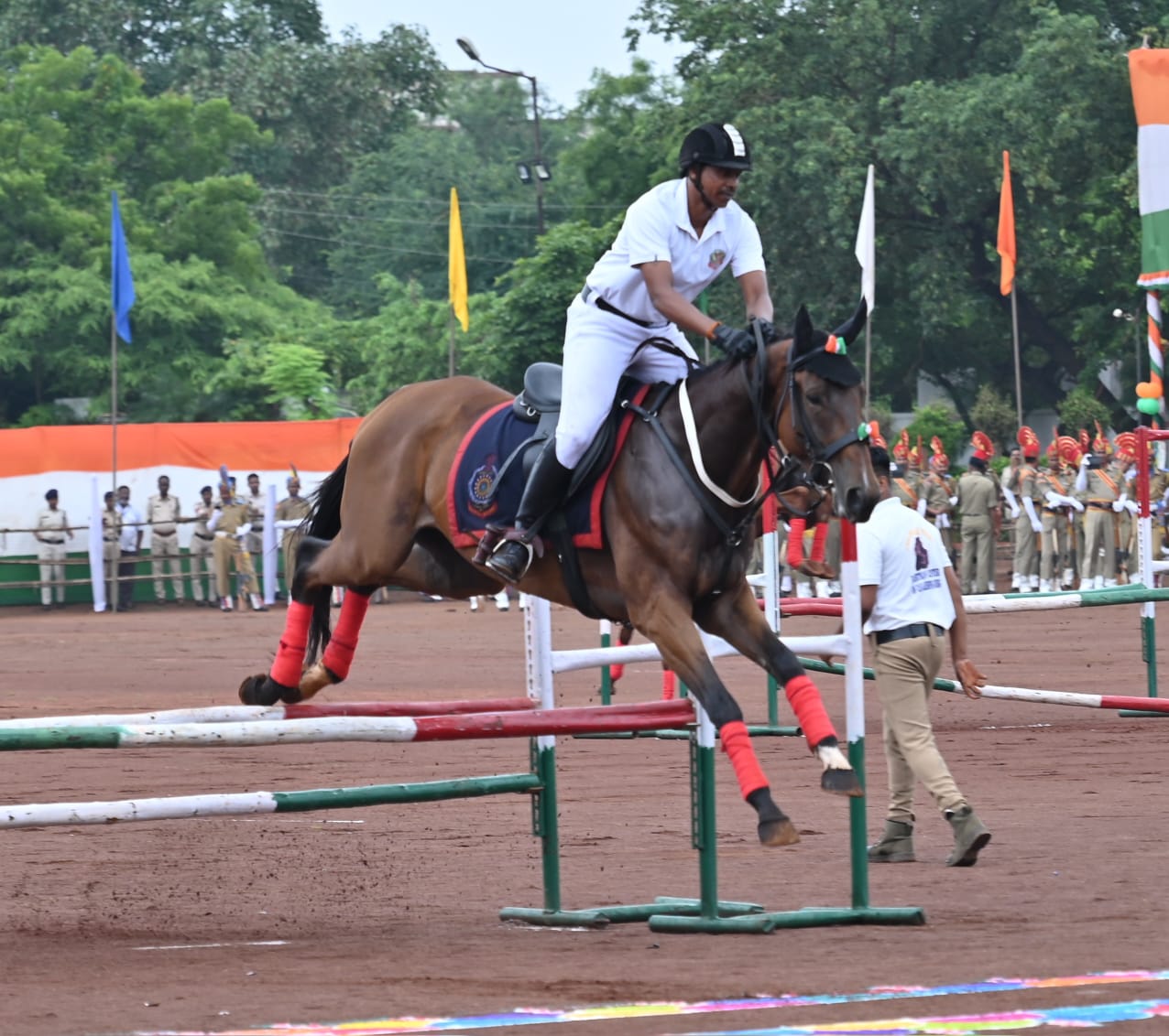 अश्वारोही दल की प्रस्तुति ने किया रोमांचित