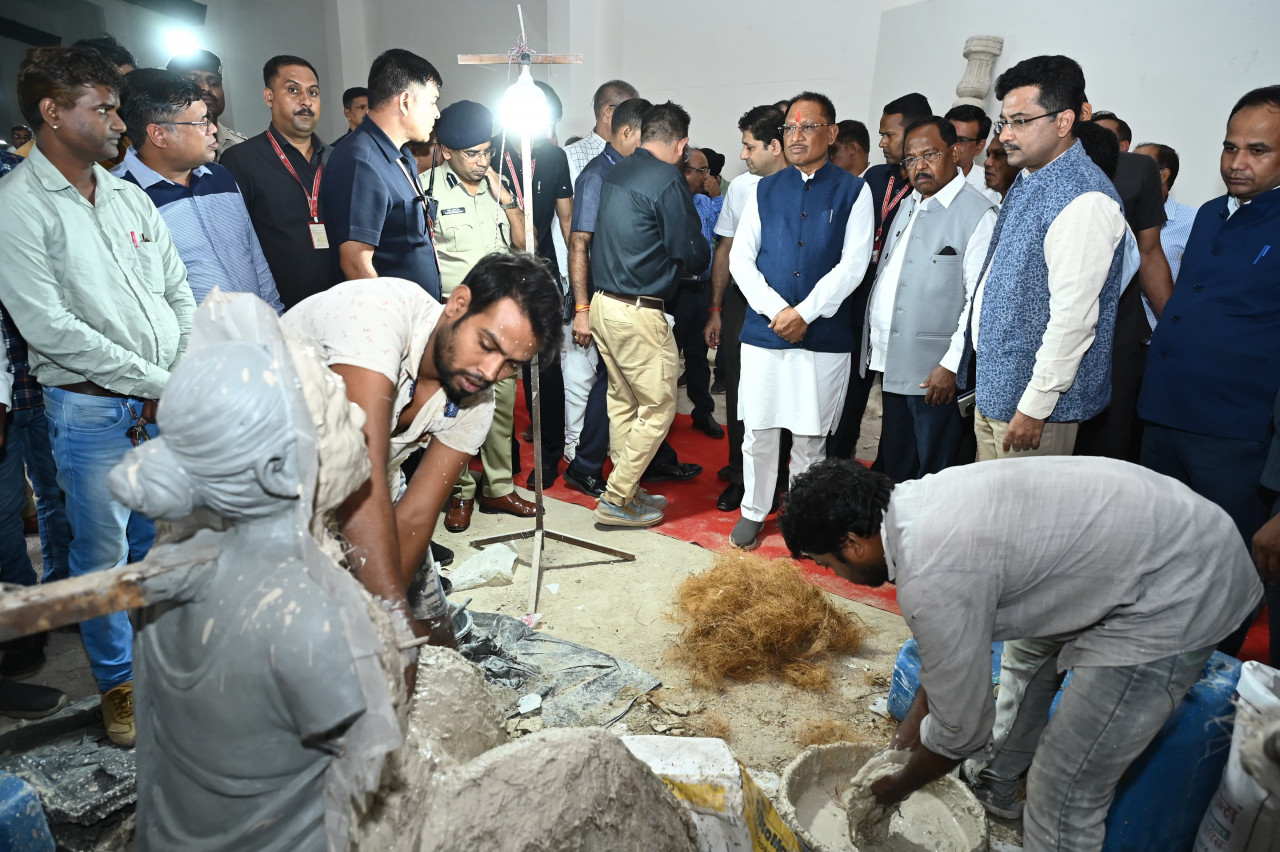 मुख्यमंत्री साय नवा रायपुर में बन रहे शहीद वीर नारायण सिंह संग्रहालय के निरीक्षण के लिए पहुंचे