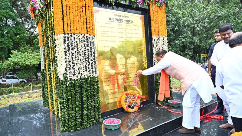 मुख्यमंत्री विष्णु देव साय ने राष्ट्रीय वन शहीद दिवस के अवसर पर वन शहीदों को दी श्रद्धांजलि